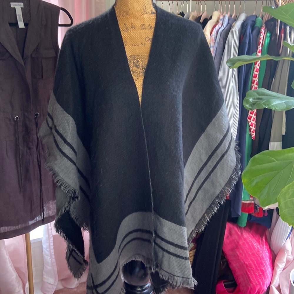 Woolrich Reversible Black Gray Blanket Scarf Ruana Shawl Wrap